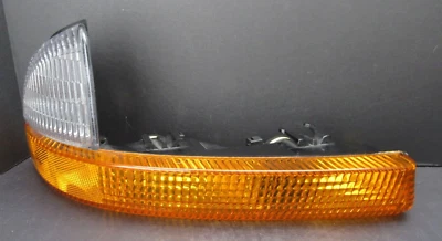 55055172AD  2001-2004 Dodge Dakota & Durango Right Front Turn Parking Lamp OEM - Image 1 of 4