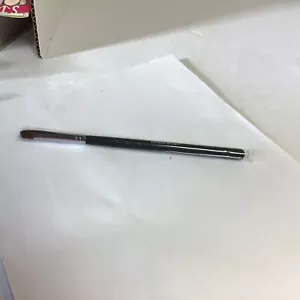 Younique SPAZZOLA DELUXE NUOVA CON SCATOLA mai aperta, lunga 7 pollici. - Foto 1 di 4
