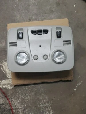 2010-2012 Chevrolet Traverse Roof Overhead Console Dome Map Light Lamp Mounted  - Image 1 of 4