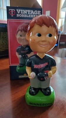 Bobblehead de aspecto vintage de niña de los gemelos Minnesota 2016  Foto 1 de 2