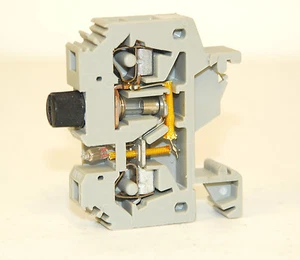 Wago 282-124 Fusible Terminal Block Grey with Blown Fuse Indicator - Picture 1 of 4