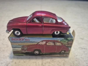 MODELLO AUTO ORIGINALE DINKY TOYS 156 SAAB 96 ROSSO METALLIZZATO PRESSOFUSO - Foto 1 di 11