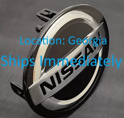 NOVO para 2019-2021 Nissan Maxima emblema da grade do para-choque dianteiro (sem radar) - Imagem 1 de 4