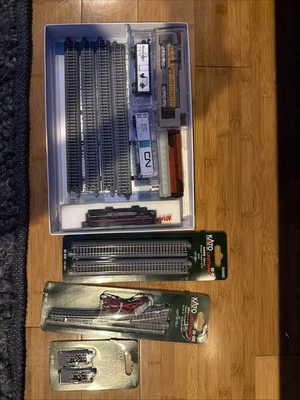 “N Scale Train Lot – Kato M1 & V2 Track Sets, Atlas Locomotives, Cars, Extras - Image 1 of 4