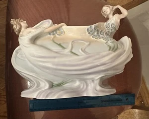Feines Porzellan Sea Wave CoupeBowl Fantasy Sammlerstück Einhorn Studio 12’ B 10’ H - Bild 1 von 9