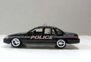 Johnny Lightning Niles Township Michigan Police Ford Crown Victoria - Picture 1 of 4