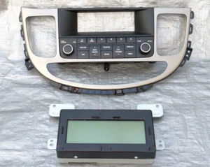 2014 Hyundai Genesis Radio/Monitor Head w/Bezel/Controls Unit - Mint Condition - Picture 1 of 3