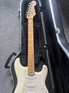 Fender Stratocaster 2002 Electric Guitar Arctic White ,American, California - Picture 1 of 9
