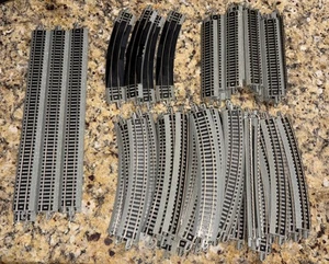 Bachmann N Scale Train Track Assorted Straight & Curved (4 Rerailers) 58 Pieces - Picture 1 of 4