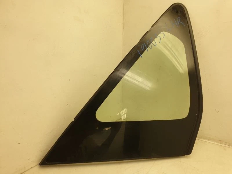 12-17 TOYOTA PRIUS V THREE DRIVER SIDE QUARTO DE VIDRO  - Imagem 1 de 4