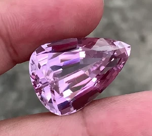 Pietra preziosa kunzite rosa intenso naturale VVS 40,40 ct taglio pera dall'Afghanistan - Foto 1 di 3