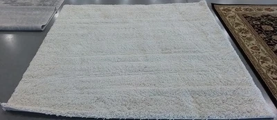 Alfombra Marfil 7'-0" x 7'-0" Agujero, Precio Reducido 1172789282 SG180-1212-7SQ Foto 1 de 4