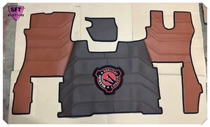 SET TAPPETINI CRUSCOTTO SCANIA SERIE S LISCIO CON RICAMO MARRONE - Foto 1 di 5