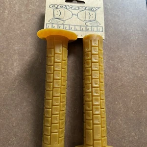 VERY RARE DISCONTINUED Odyssey BMX - Aaron Ross Keyboard v1 Grips - Gum - Picture 1 of 6