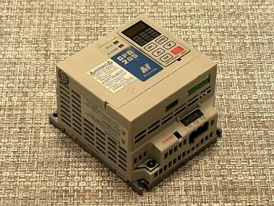 Entrada de unidade de frequência variável MagneTek GPD205-B0P5: 3 fases 380-460V, 1.2A - Imagem 1 de 4