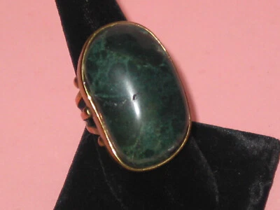 Anillo de piedras preciosas verdes y tono cobre firmado inusual ~ talla 7 / 7,5 Foto 1 de 3