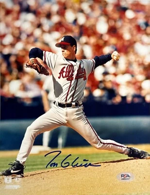 Tom Glavine Signed 8x10 Atlanta Braves Photo PSA AM84221 - Image 1 of 2