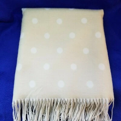 Lunares amarillos reversibles de lujo Northpoint con flecos Foto 1 de 4