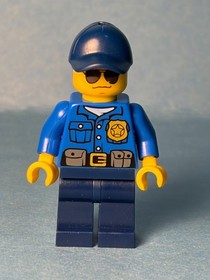 LEGO City Minifig cty0465 - City Police Officer - Light Scratches/No Cracks