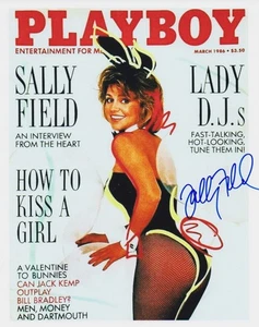 SALLY FIELD firmado a mano SEXY YOUNG color 8x10 auténtico con certificado de autenticidad PLAYBOY BUNNY - Imagen 1 de 1