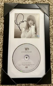 Taylor Swift Signed CD Cover ‘The Tortured Poets Department’ Framed (PSA/DNA) - Picture 1 of 4