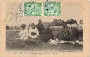 1905 enviado por correo con sello postal de Madagascar ESCARAMUZADORES MALGACHES Y SUS MUJERES - Imagen 1 de 2