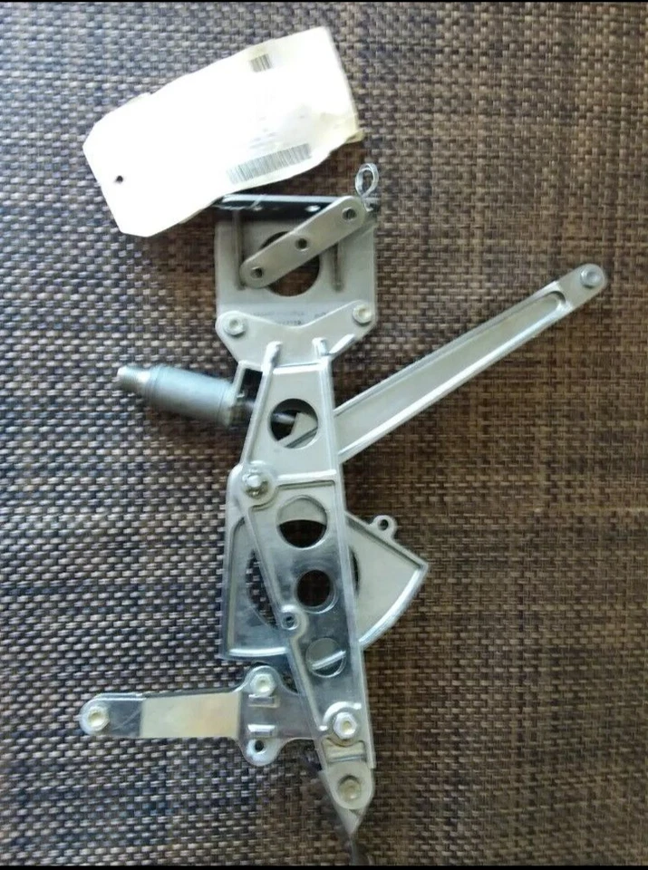 DC9, MD80/DC9 - BRACKET ASSY-THRUST REVERSER INTERLOCK FWD  - P/N : 5938322-1 - Image 1 of 4