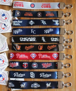 MLB Wristlet Short Lanyard Keychain TEAM COLOR ( ALL TEAMS ) Official Licensed - Picture 1 of 3