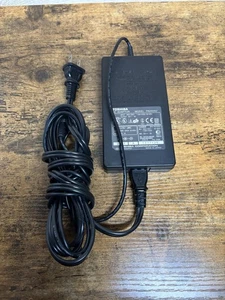 Genuine Toshiba laptop AC adapter charger model: PA2444U 15V 2A - Bild 1 von 2