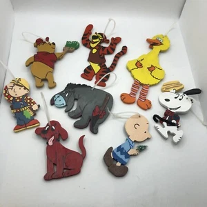 De Colección Lote 8 Adornos de Navidad de 2 Caras Pintados en Madera Pooh Tigger Big Bird Snoopy - Imagen 1 de 12