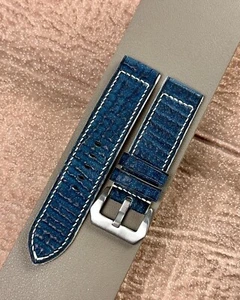 Handgefertigtes Panerai Uhrenarmband aus blauem Haifischleder - Bild 1 von 7