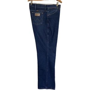 Pantalones de mezclilla Wrangler de pierna recta - Talla 42 x 30 - Azul Denim - 937STR - Imagen 1 de 8