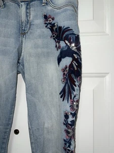 Jessica Simpson Women's Kiss Me Skinny Leg Jeans Light Wash Flower Sequin Sz 29 - Picture 1 of 7
