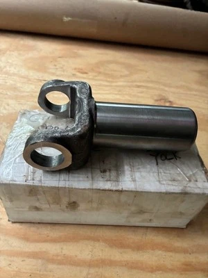 1967-72 oldsmobile cutlass 442 turbo 400 yolk,, 32 Spline NEW,,, - Image 1 of 4