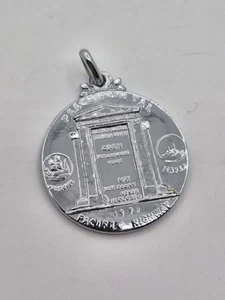 VINTAGE PEACE PORTAL PACIFIC HIGHWAY MEDAL PENNANT Z4 - Foto 1 di 3