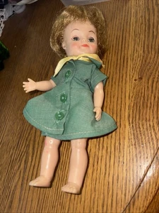 Vintage Effenbee Junior Pfadfinderpuppe 8 Zoll grünes Kleid - Bild 1 von 4