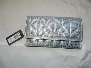 Portafoglio trapuntato Guess argento metallizzato nuovo con etichette stile SG622151 vendita al dettaglio $40,00 idea regalo - Foto 1 di 4