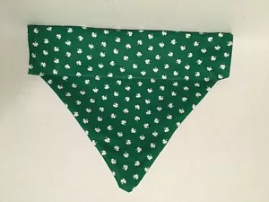XL dog bandana Handmade Green With Shamrocks - Picture 1 of 3