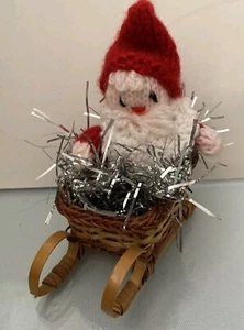 Handarbeit gestrickter Weihnachtsmann auf Weide Weihnachtsschlitten Schlitten - Bild 1 von 11