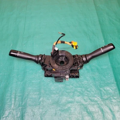 Conjunto de interruptor de columna de dirección Toyota Yaris 2007-2012 OEM 84140-52141 Foto 1 de 4