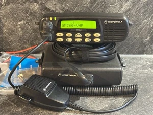 Motorola GM360 VHF Mobilgerät - Amateurfunk/Agrar/Maschinenring/Betriebsfunk - Zdjęcie 1 z 3