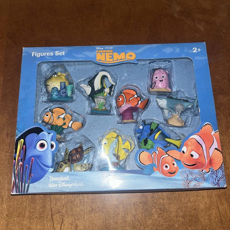 Disney Store Buscando a Nemo Juego de 9 Figuras Squirt Bruce Gill Burbujas Perla Hinchada Foto 1 de 2