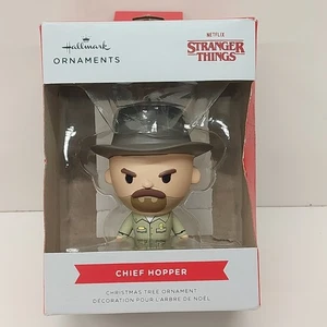 2023 Hallmark Stranger Things Chief Hopper Ornament Neu im Karton Netflix kostenloser Versand - Bild 1 von 3