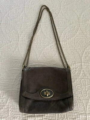 FOSSIL Colette 灰色迷你皮革斜挎包单肩包链条带转锁 — 第 1/4 张图片