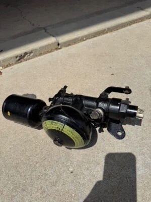 Bomba válvula acumuladora izquierda suspensión hidráulica Lexus LX570 2008-2021 OEM usada Foto 1 de 3