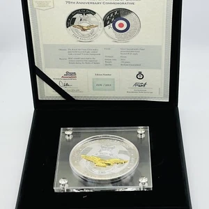 Moneda/medalla enchapada en plata y oro 75 aniversario de la batalla de Gran Bretaña 2015 82 mm 150 g - Imagen 1 de 6