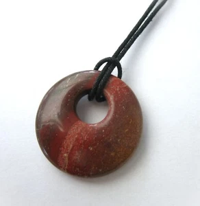 Jaspis Donut rot Ø ca. 30 mm Edelstein Anhänger mit 100 cm Baumwollband schwarz - Bild 1 von 5
