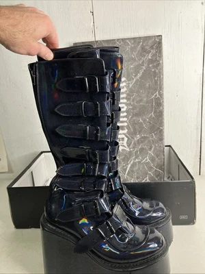 Botas hasta la rodilla DEMONIA SWI815/BHG plataforma cuña gótica negra holográfica para mujer 9 Foto 1 de 4