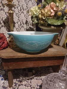 Vintage Pyrex Two And A Half Court Promotional Turquoise Mixing Bowl Number 443 - Picture 1 of 1