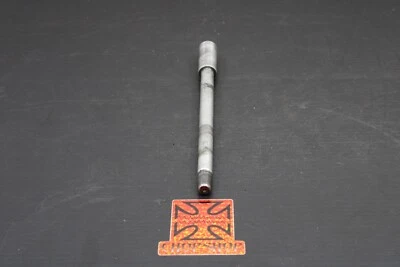 Suzuki GZ250 2003 eje delantero Foto 1 de 4